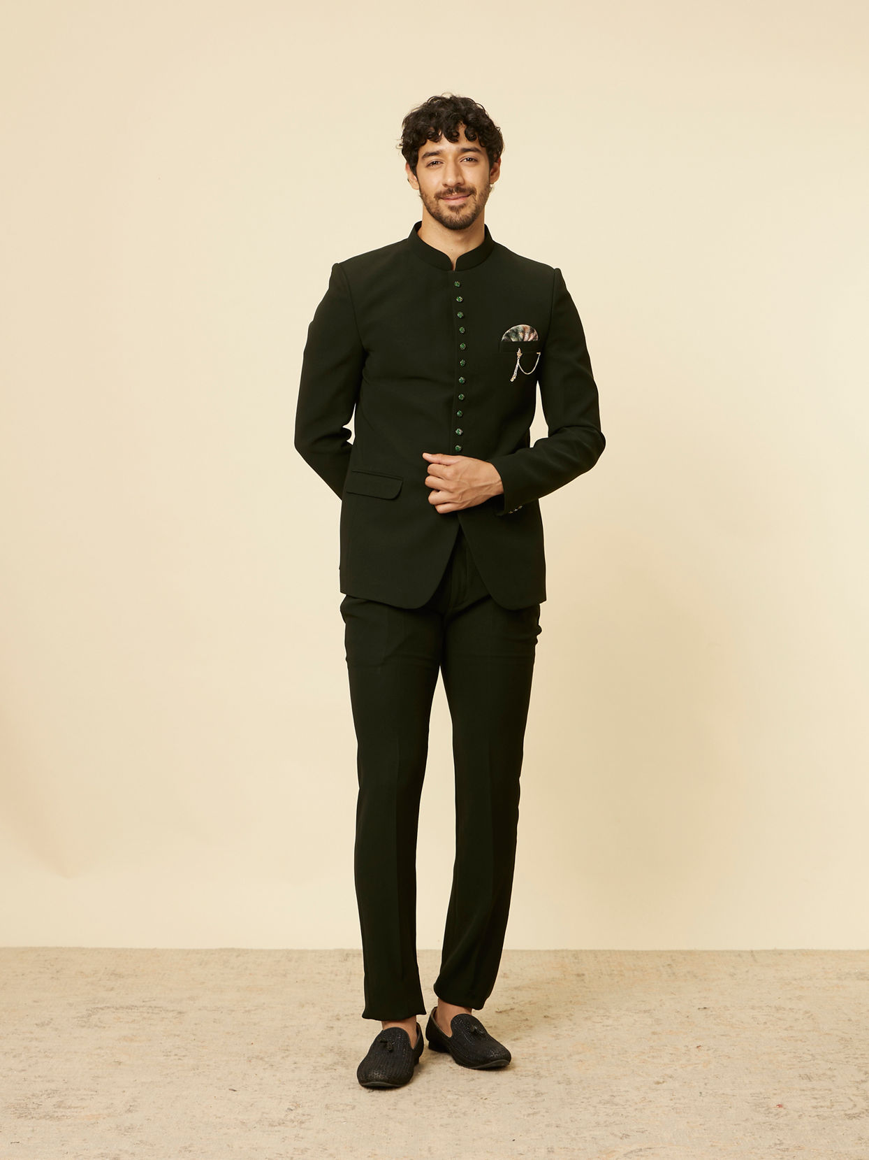 alt message - Manyavar Men Classic Dark Green Jodhpuri Suit image number 2